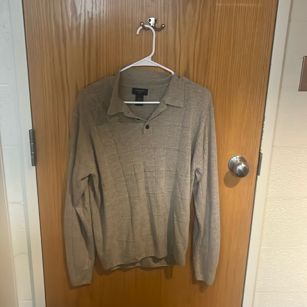 Brown sweater with a collar